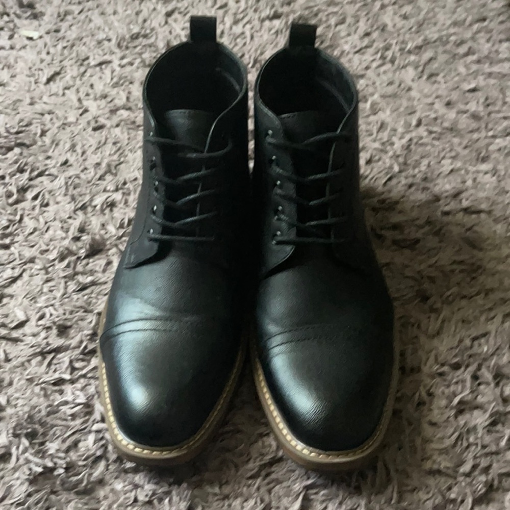 Perry Ellis Chelsea boots